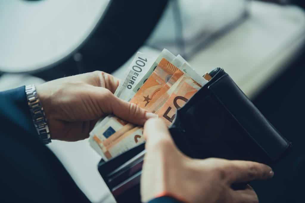 Skriveni troškovi posudbe: kako čitati ugovor prije potpisa Skriveni troškovi posudbe: kako čitati ugovor prije potpisa